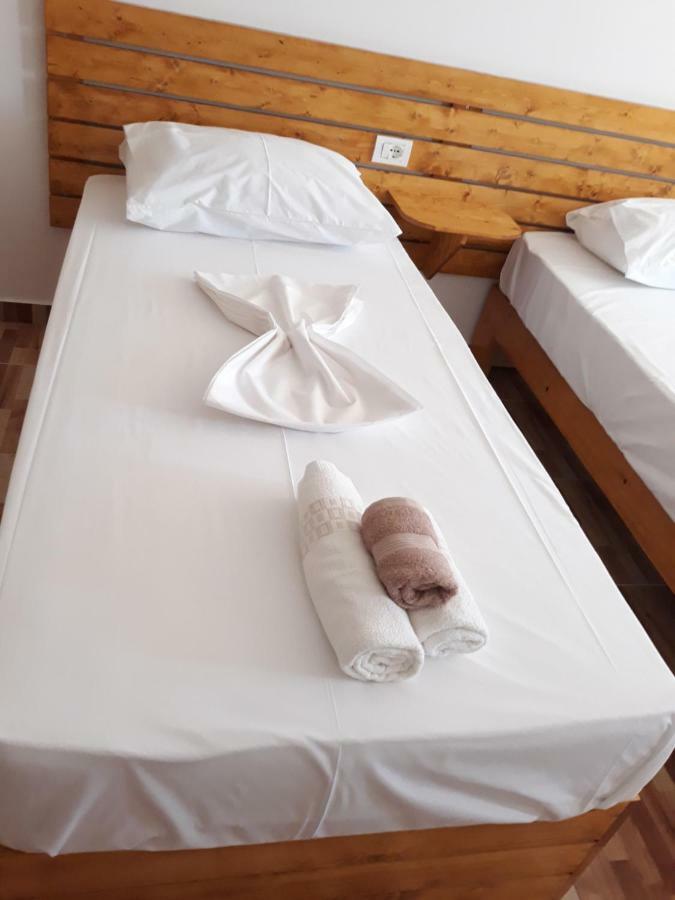 Beleris Rooms Himare Luaran gambar