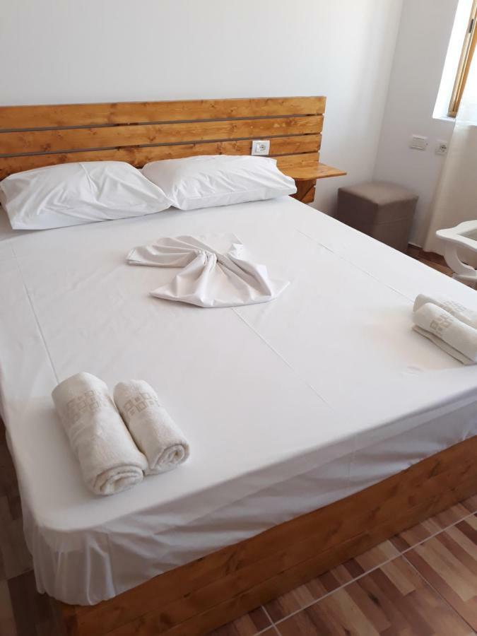 Beleris Rooms Himare Luaran gambar