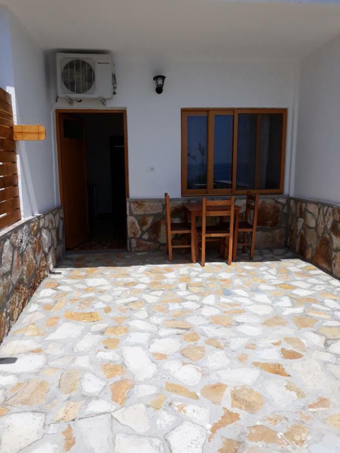 Beleris Rooms Himare Luaran gambar